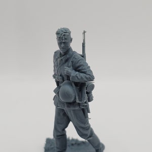 WW2 German Soldier - Diorama - Unpainted - 3d resin print