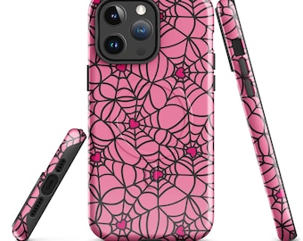 Puede incluir: Una funda de teléfono rosa con un diseño de telaraña y corazones rosas. La funda se muestra desde el frente y el lateral.