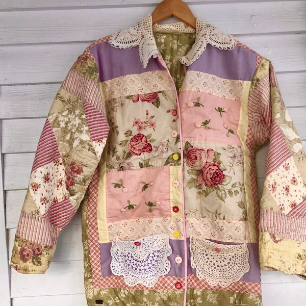 Roses Quilt Coat, Pink Quilt Jacket, Patchwork, pastel coat, lace collar and pockets, size Large, Button up coat, bust 40- 42, front pockets