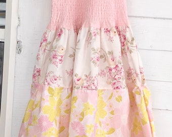 Robe d'été rose fleurs d'été, très petite taille-moyenne, robe à bretelles, robe d'été, robe à plusieurs niveaux, haut élastique, robe d'été rose, robe, robe pour femme