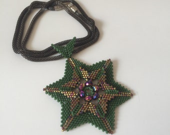 Star beaded necklace,  Beadwoven jewellery,Miyuki Delica Peyote Stitch Open-work 3D beadwork pendant, Green