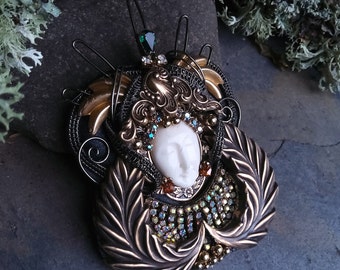 Gothic Steampunk Queen Pin Pendant Brooch