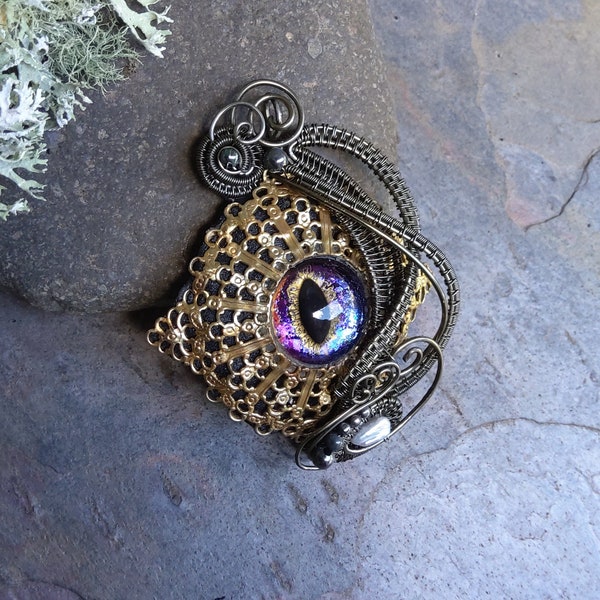 Gothic Steampunk Colorshifting Blue to Gold Eye Pin Pendant