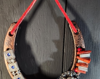 DISTRESTED FLAG Patriotic LUCKY Horseshoe