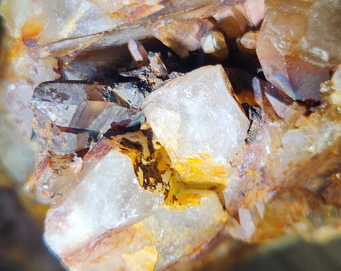 LIMONITE Quartz cluster bulk