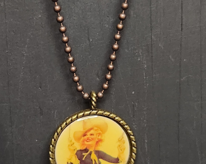 Vintage COWGIRL Duel Pistol Necklace