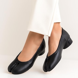 Microfiber Tabi Pumps Women Low Heeled Split Toe Pleated Loafers Casual Soft Sole Designer Spring Summer Footwear