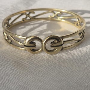 Brazalete de latón Ling-ling-o / Joyería inspirada en la Cordillera / Brazalete tradicional de la herencia filipina / Accesorio de latón hecho a mano / Ifugao