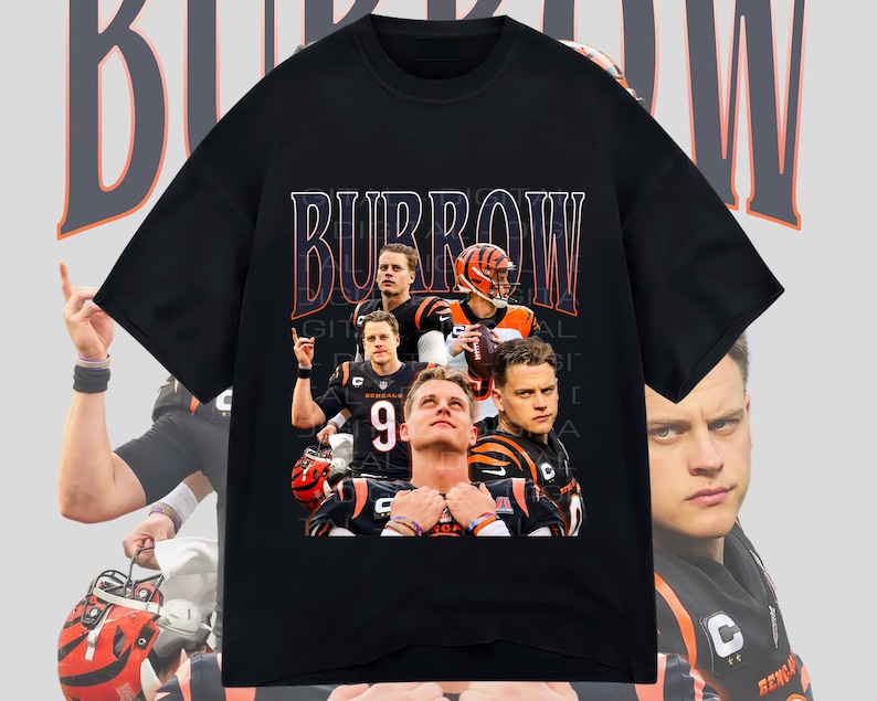 Puede incluir: Camiseta negra con un gr&aacute;fico de estilo vintage del jugador de f&uacute;tbol americano Joe Burrow. El gr&aacute;fico presenta varias im&aacute;genes de Burrow en diferentes poses, con la palabra "Burrow" en letras grandes y en negrita sobre las im&aacute;genes.