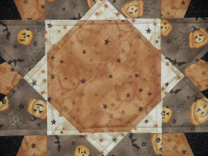 Spooky Lanterns Quilted Table Topper NCU0DV728