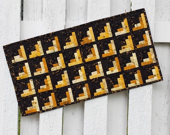 Quilted Table Runner (HTR08) Log Cabin