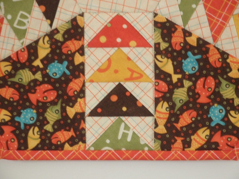 UNTT24 Quilted Flying Geese Table Topper Lollipop Fish