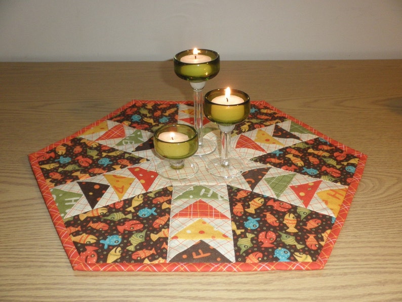 UNTT24 Quilted Flying Geese Table Topper Lollipop Fish