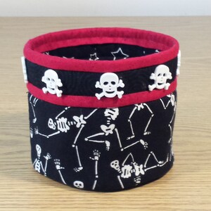 Quilted Fabric Bowl (HBL14) Skeltons and Skulls