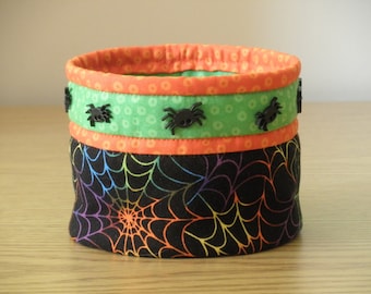 Quilted Bowl (HBL07) Spiders and Spider webs