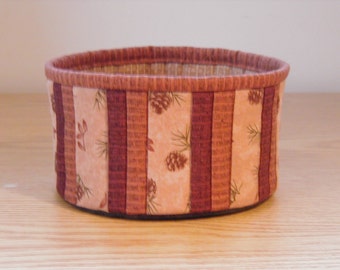 Quilted Fabric Bowl (UNBL05) Pine Cones