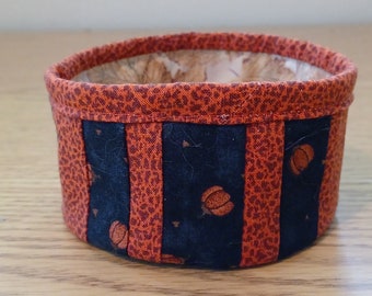 Quilted Fabric Bowl  (HBL34)  Pumpkins - Halloween