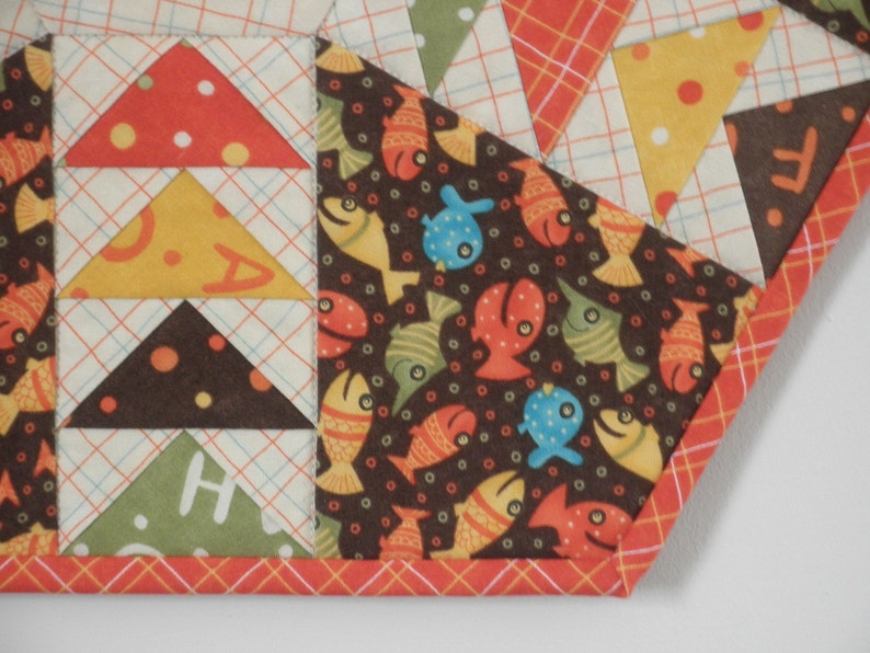 UNTT24 Quilted Flying Geese Table Topper Lollipop Fish