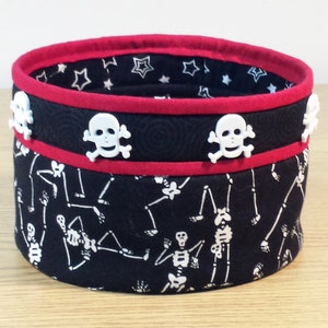 Quilted Fabric Bowl (HBL13) Skeltons and Skulls
