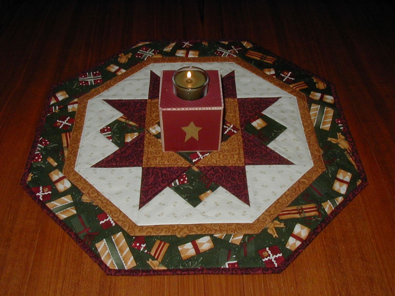 Quilted Star Table Topper (XTT03) Christmas - Etsy