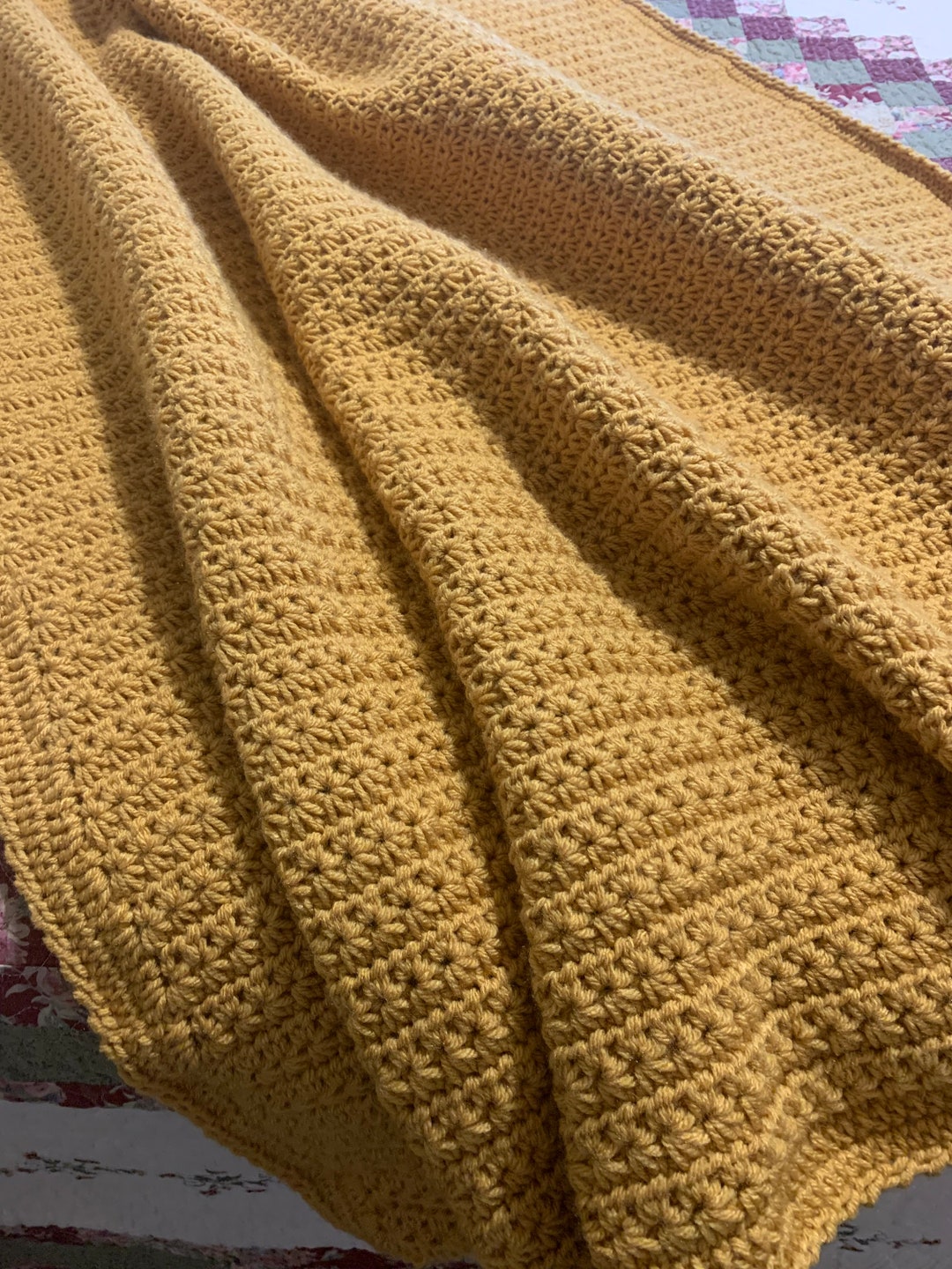 Gold Glitter Star Print Pattern Hooded Blanket