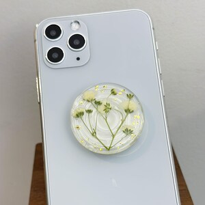 Handmade Baby‘s Breath Real Pressed Flower Resin Mobile Phone Grip, Magnetic Transparent Folding Phone Holder, Kindle Holder Phone Accessory