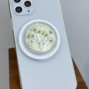 Handmade Baby‘s Breath Real Pressed Flower Resin Mobile Phone Grip, Magnetic Transparent Folding Phone Holder, Kindle Holder Phone Accessory