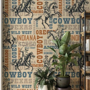 Carta da parati con cowboy del selvaggio West, murale con equitazione al rodeo, decorazione murale con tipografia western vintage, arredamento rustico western per la casa