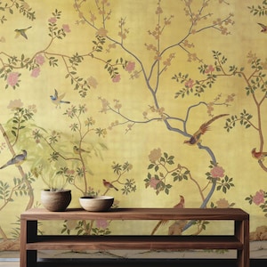 Gelbe Chinoiserie-Tapete mit Vögeln und Blüten, elegante florale botanische Wandkunst, Vintage-Asien-Garten-Naturdekor