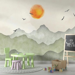 Carta da parati per bambini Boho Soft Green Mountain, murale da parete acquerello tramonto e cielo morbido, arte della natura serena, decorazioni per la cameretta dei bambini con colline verdi e tramonto