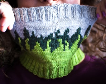 GREEN FLAME! Cowl, a Dungeons & Dragons-inspired knitting pattern for geeky knitters