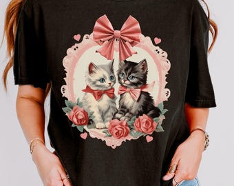 Koszulka z nadrukiem Cat Lover Comfort Colors, damska koszulka z motywem kociej kokietki, koszulka z serduszkiem, prezent dla niej, uroczy wzór serca i kokardy