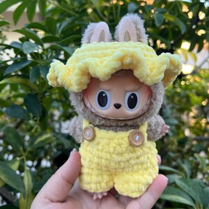 Labubu Outfits Geel