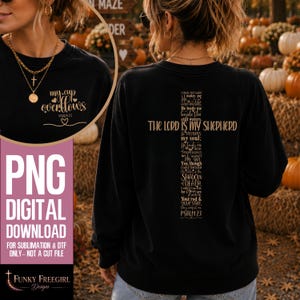 Könnte beinhalten: Ein schwarzes Sweatshirt mit Rundhalsausschnitt und goldenem Text. Die Vorderseite zeigt "my cup overflows" und "Psalm 23". Die Rückseite hat eine große Kreuzgrafik aus dem Text "THE LORD IS MY SHEPHERD" und den Versen von Psalm 23 vertikal.