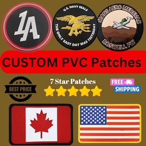 Op de afbeelding: Een verzameling van aangepaste PVC-patches met verschillende ontwerpen, waaronder een "LA"-logo, een US Navy SEALs-patch, een "Trans Aero Medevac"-patch en een Canadese vlagpatch. De patches worden weergegeven op een bruine achtergrond met de tekst "CUSTOM PVC Patches" en "7 Star Patches" in rood en zwart.