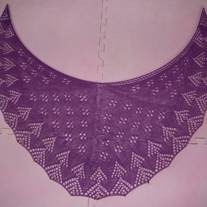 Handknitted Shawl in Mauve image 4