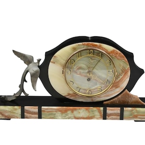 Reloj de repisa Art Déco francés de 3 piezas en ónix y mármol negro con par de guarniciones originales
