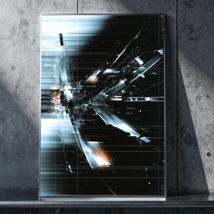 Puede incluir: Impresión artística digital abstracta enmarcada. La obra presenta una compleja composición de formas geométricas y líneas en negro, blanco y azul, con toques de naranja. La impresión se muestra contra una pared de hormigón.