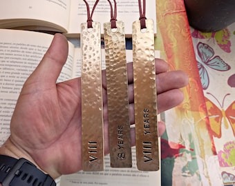 VIII, Marcapáginas 8º aniversario, regalo aniversario bronce, regalo para él o ella, regalo para pareja, marcapáginas forjado y martillado, regalo bronce