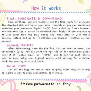 Puede incluir: Una colorida gu&iacute;a de descarga digital titulada "How it works" con instrucciones para comprar, descargar, imprimir y cortar etiquetas. El texto est&aacute; en una fuente l&uacute;dica, con elementos decorativos como estrellas y corazones. Tambi&eacute;n es visible el nombre de la tienda de Etsy "EMdesigntocreate".