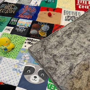 Mosaic Tshirt Blanket Memory Custom T-shirt into Quilt with Band Shirt Jersey Blanket Button up Baby Onesie Photo Handwriting