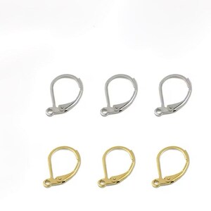 Peut inclure: Six crochets d'oreille, trois argentés et trois dorés, pour la fabrication de bijoux.