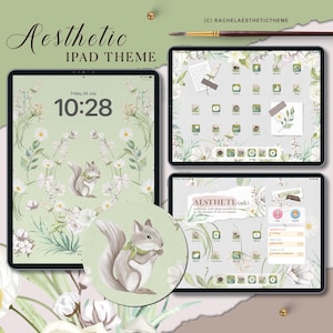 Puede incluir: Tema de iPad estético con fondo verde suave, ilustración de ardilla y detalles florales. La pantalla muestra iconos de aplicaciones y el texto "Aesthetic iPad Theme". Incluye un posavasos redondo a juego.