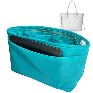 Peut inclure: Un organisateur de sac à main en tissu turquoise doté de multiples compartiments intérieurs, d'une poche zippée et d'une pochette noire rectangulaire pour tablette ou ordinateur. Une petite étiquette blanche avec le texte PZEOTY est visible sur le côté.
