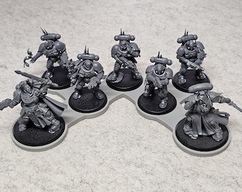 Tacki na ruch Warhammer 40k 5 x 32 mm + 2 x 40 mm – Formacja W, styl 2 | Tacka na ruch oddziału | Kosmiczny Marines | Akcesorium do gier bitewnych