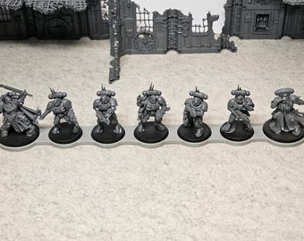 Tacki na ruch Warhammer 40k 5 x 32 mm + 2 x 40 mm – Formacja prosta, styl 2 | Tacka na ruch drużyny | Kosmiczny Marines | Akcesorium do gier bitewnych