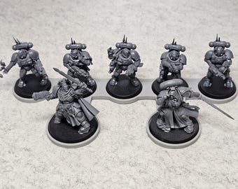 Tacki na ruch Warhammer 40k 5 x 32 mm + 2 x 40 mm – Formacja prosta, styl 1 | Tacka na ruch drużyny | Kosmiczny Marines | Akcesorium do gier bitewnych