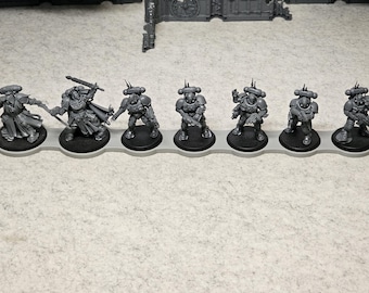 Tacki na ruch Warhammer 40k 5 x 32 mm + 2 x 40 mm – Formacja prosta, styl 3 | Tacka na ruch drużyny | Kosmiczny Marines | Akcesorium do gier bitewnych