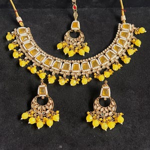 Conjunto de colar de trabalho de pedra com pescoço redondo, conjunto de joias indianas, conjunto de joias tikka banhado a ouro asiático indiano paquistanês