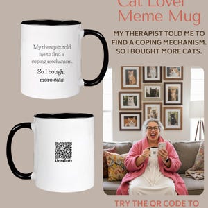 Op de afbeelding: Witte keramische mok met zwarte binnenkant en oor. De mok heeft de tekst "My therapist told me to find a coping mechanism. So I bought more cats." Onderdeel van de "Cat Lover Meme Mug" collectie.